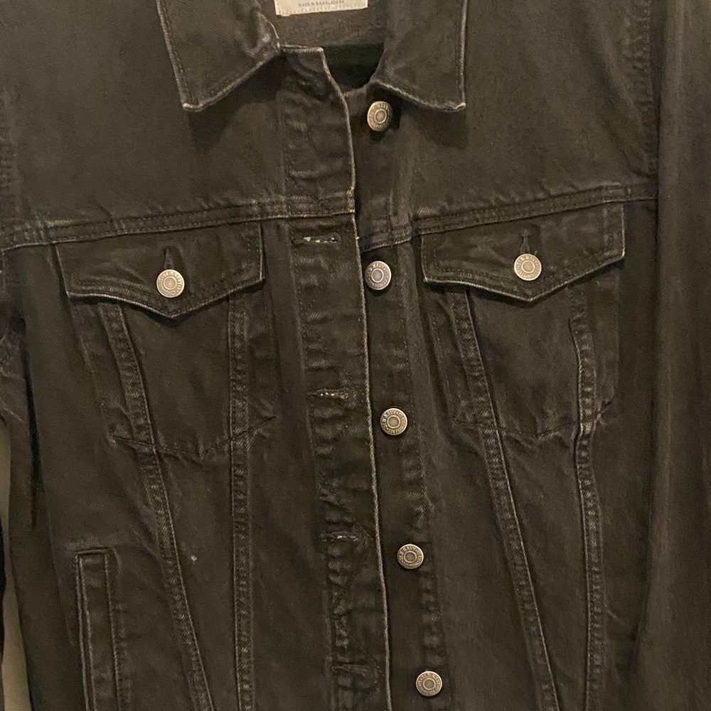 Old Navy Women’s Black Denim Jacket - Picture 3 of 4